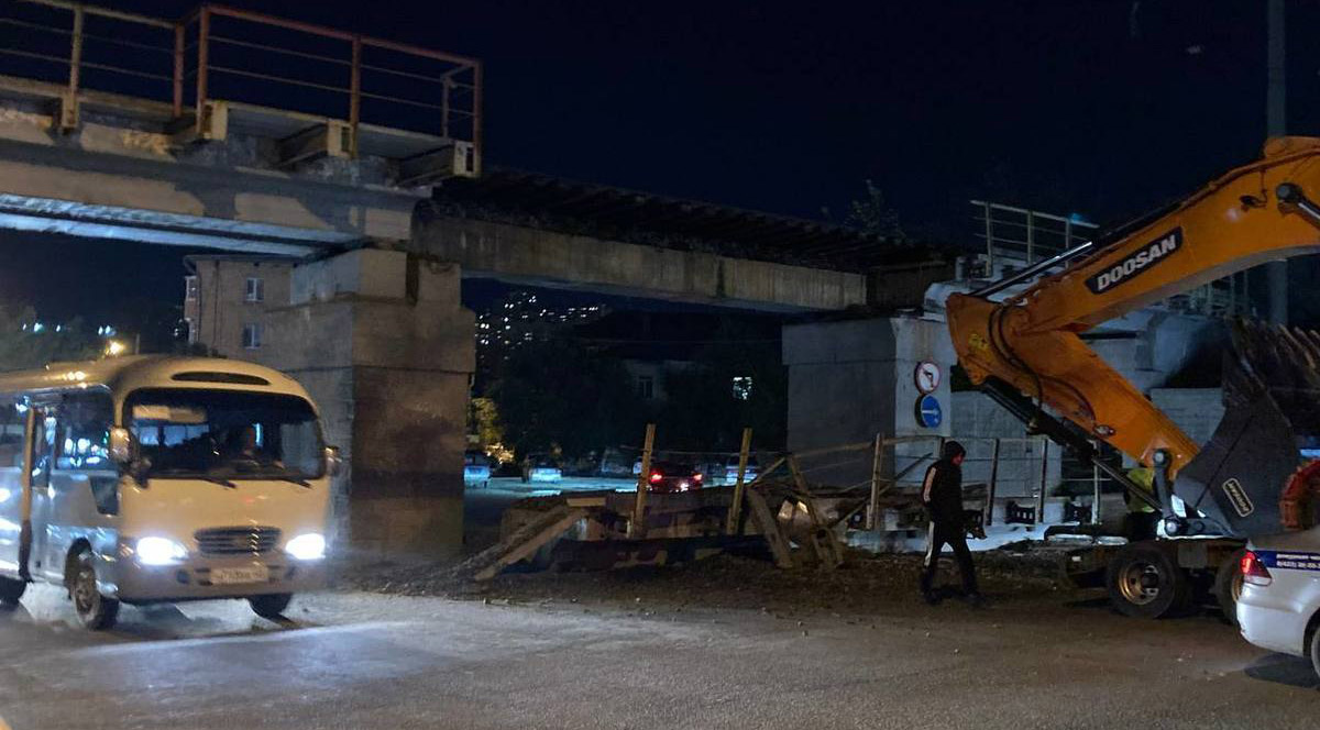Во Владивостоке обрушился мост