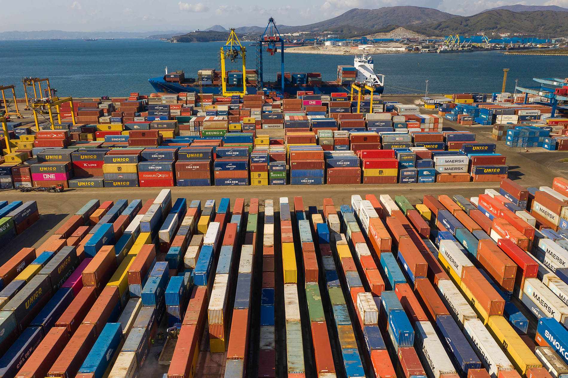 В портах Дальнего Востока продолжаются проблемы с приемом контейнеров