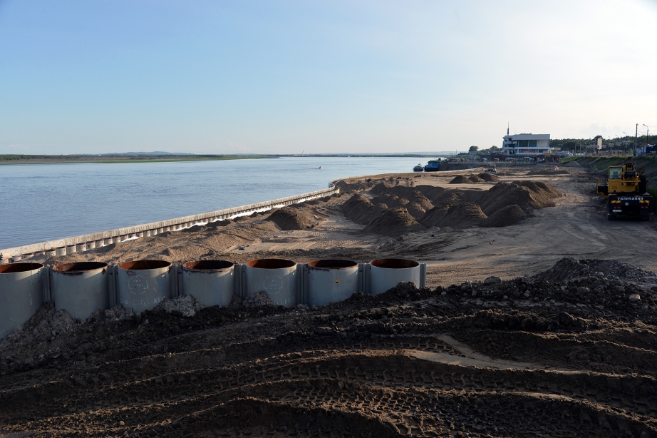 Строительство плотин в Комсомольске на Амуре